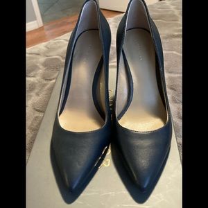 Ann Taylor size 7 Navy blue Pumps